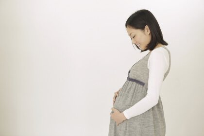 妊娠中の、姿勢が悪くなっている画像